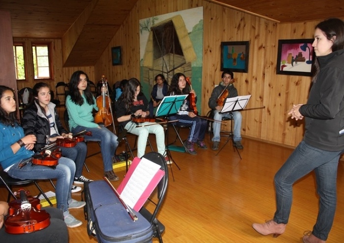 INJUV Los Ríos benefició a Orquesta “Divertimento” de Futrono con nuevos instrumentos