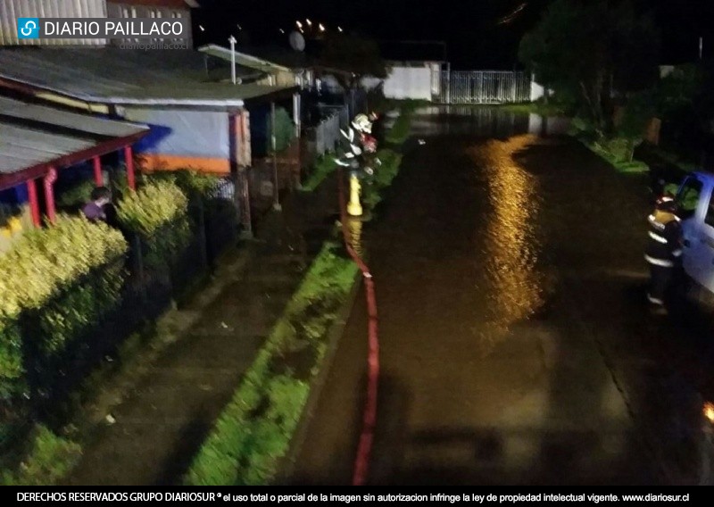 Intensas precipitaciones producen anegamiento en calle Gabriela Mistral de Paillaco