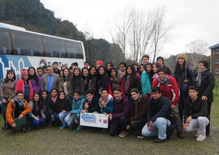 Estudiantes de Liceo Rural Llifén de gira con Sernatur: Pucón, Villarica, Temuco y Lago Caburga