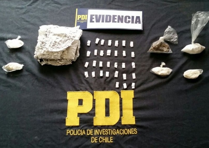 Gracias a la acción de sus perros policía la PDI desbarató una banda que traía droga desde Santiago