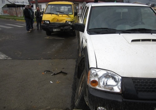 Camioneta y furgón colisionan en pleno centro de la ciudad