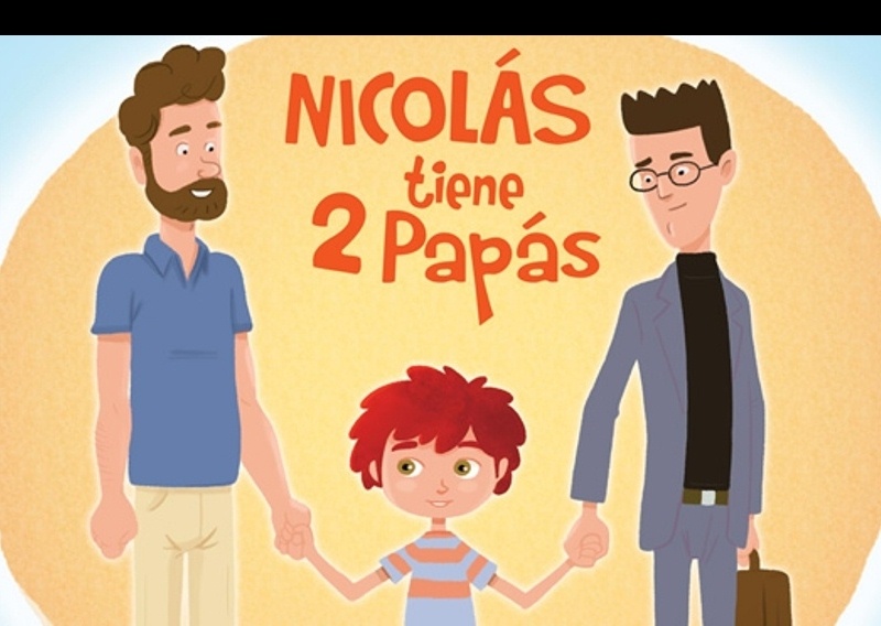 Aquí el libro de la discordia “Nicolás tiene dos papás” 