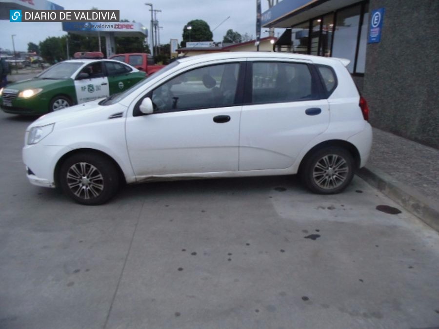 En Valdivia detuvieron a dos jóvenes que robaron un auto en Mariquina