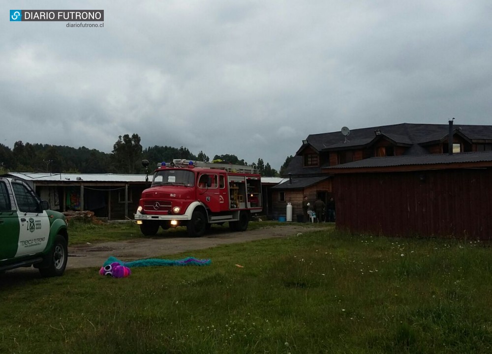 Futrono: Inflamación de cañón en callejón Los Pinos alertó a Bomberos