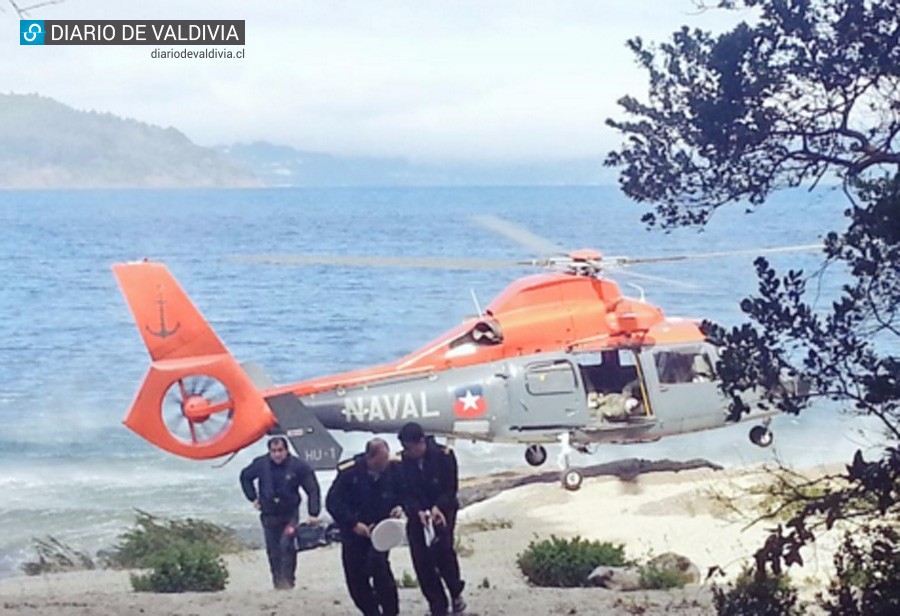 Armada suma 2 helicópteros y 17 funcionarios a búsqueda en Lago Riñihue