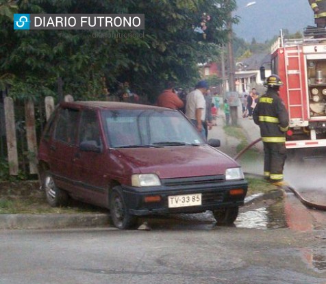 Colisión en Futrono deja a una mujer y un menor lesionados