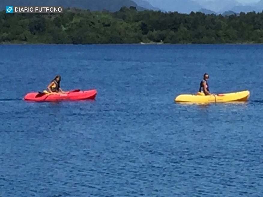  Desconocidos robaron dos kayacks desde la orilla del lago