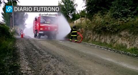 Cortina de agua dio la bienvenida a nuevo carro de la 5° Compañía de Bomberos de Curriñe