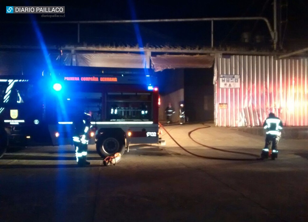  Bombero resultó herido cuando trabajaba en incendio de galpón en ex Apsa