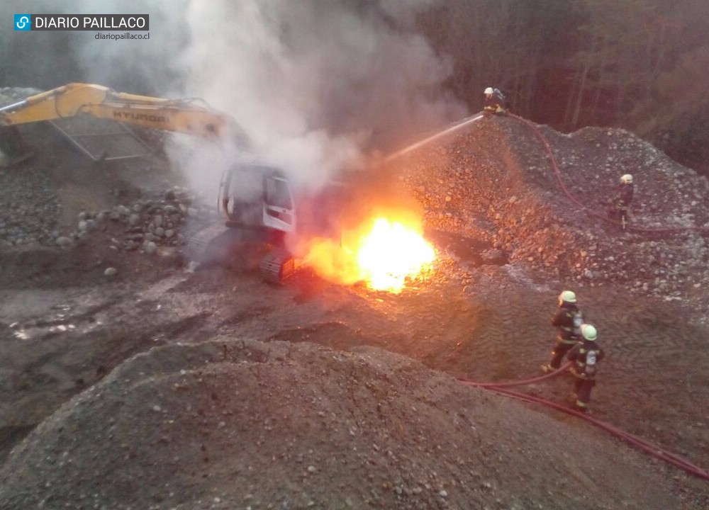  Retroexcavadora se incendió cuando realizaba trabajos en Fundo Itropulli