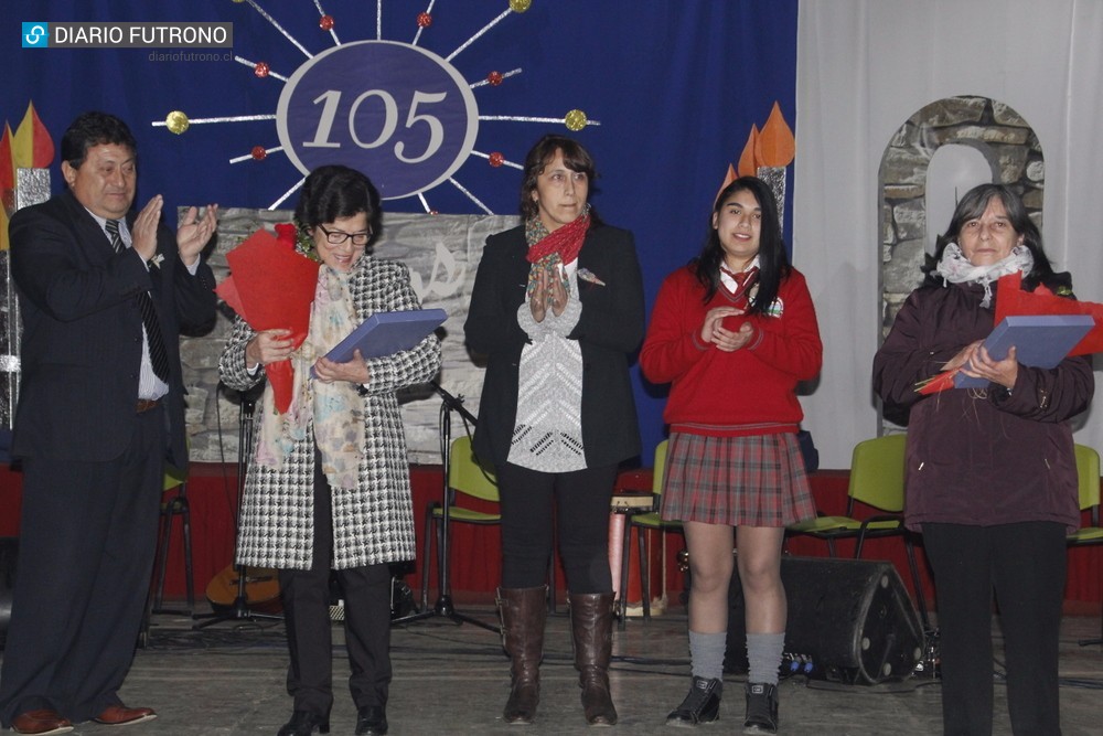 Emblemático colegio Balmaceda de Futrono celebró sus 105 años