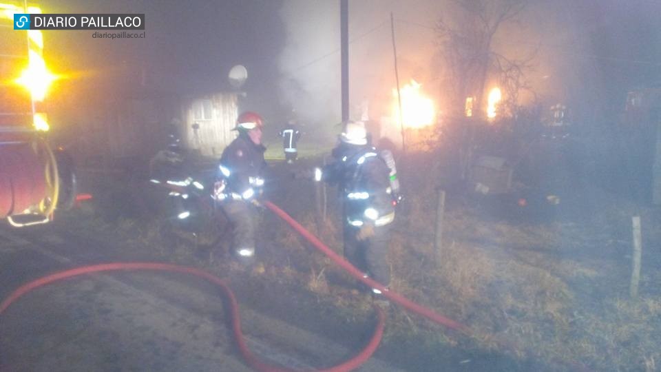Incendio consumió dos viviendas en Paillaco y dejó a seis personas damnificadas