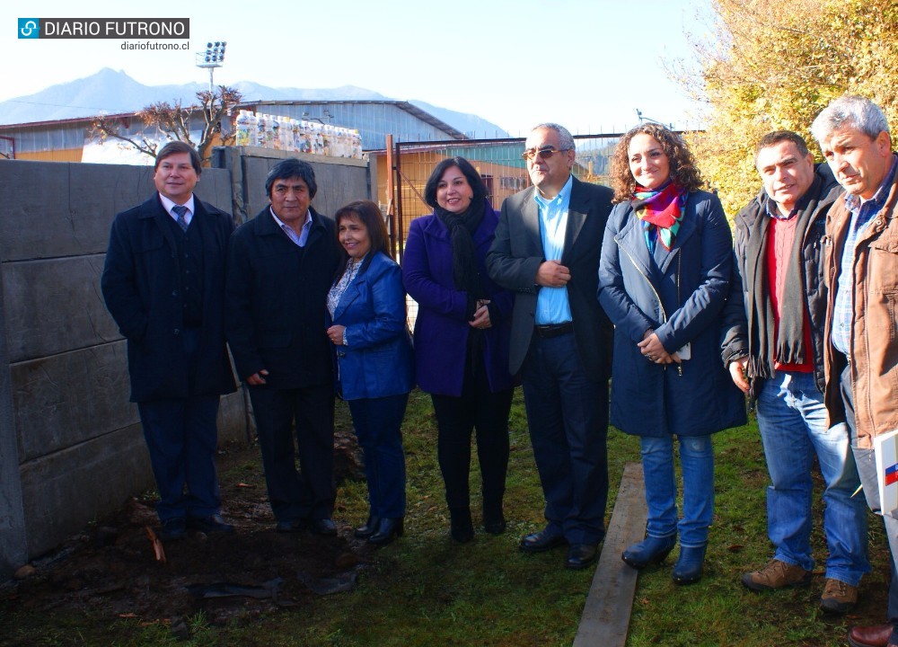 Muro ecológico ya comenzó a levantarse en el Liceo San Conrado de Futrono