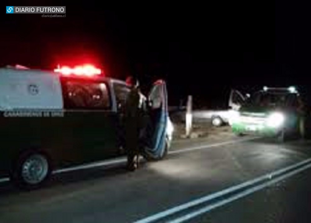 Dos lesionados en Futrono: Desconocido colisionó con automóvil y huyó del lugar