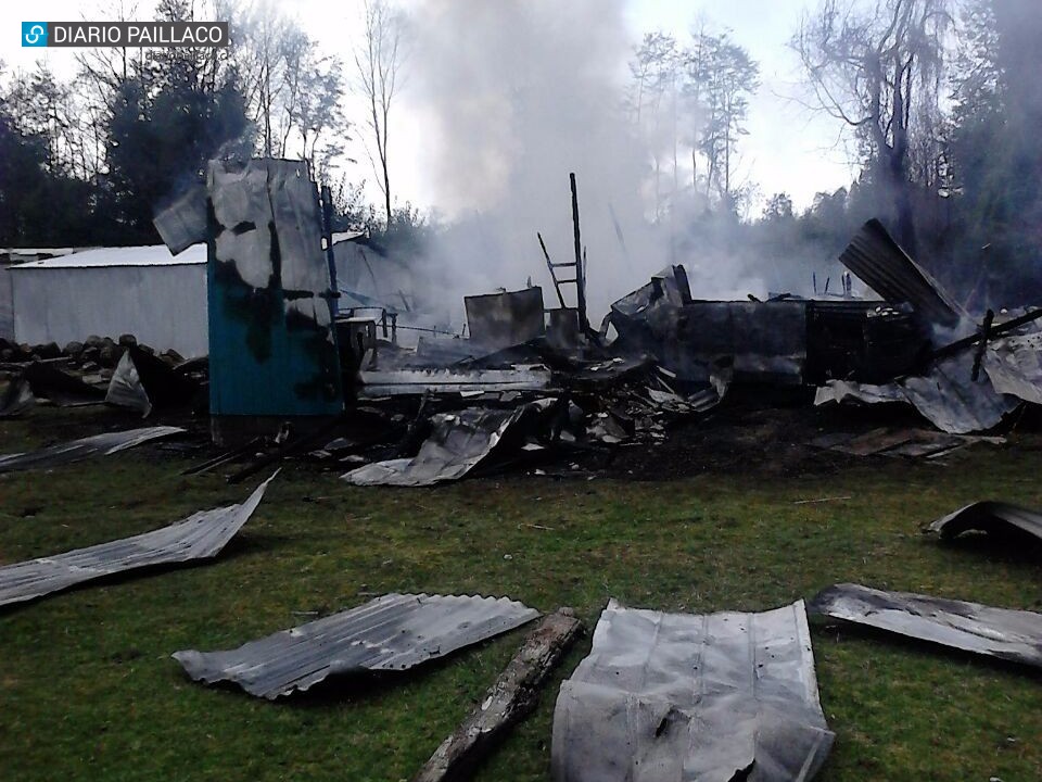 Incendio destruyó una vivienda en Estero de la Plata