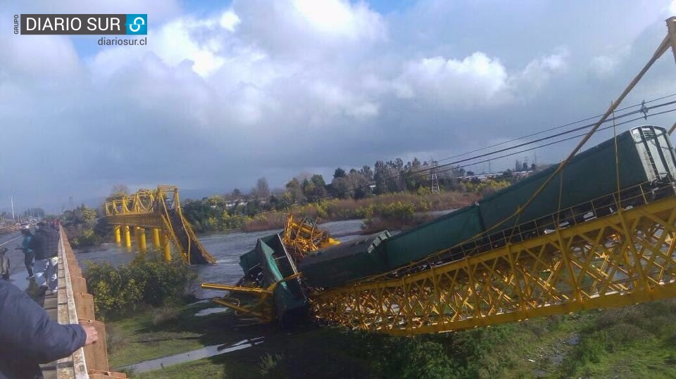 Desplome del puente Toltén provocó la caída de tren de carga
