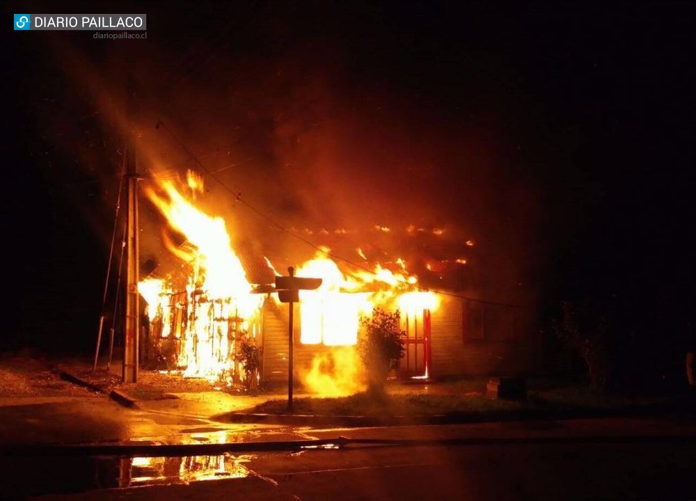 Incendio destruyó sede de la Cruz Roja de Reumén