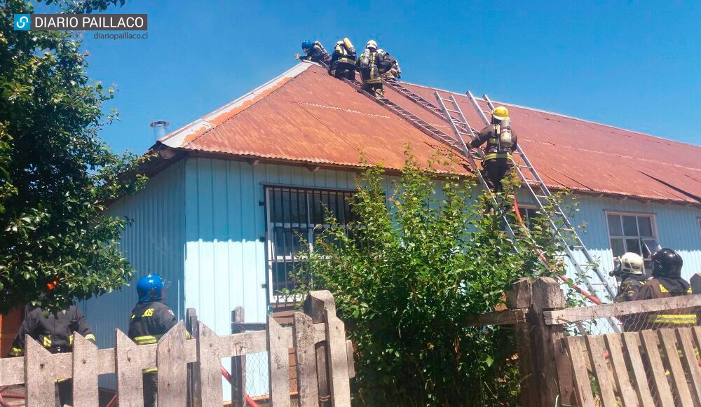 Bomberos controló incendio que amenazó a escuela municipal de Reumén