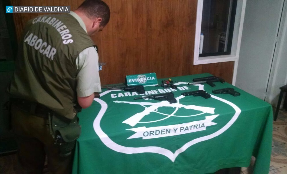 Tres detenidos en campamento de Valdivia por disparar a Carabineros