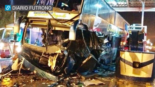 Bus salió de Futrono: Conductor de Línea Azul falleció tras chocar con caseta de peaje