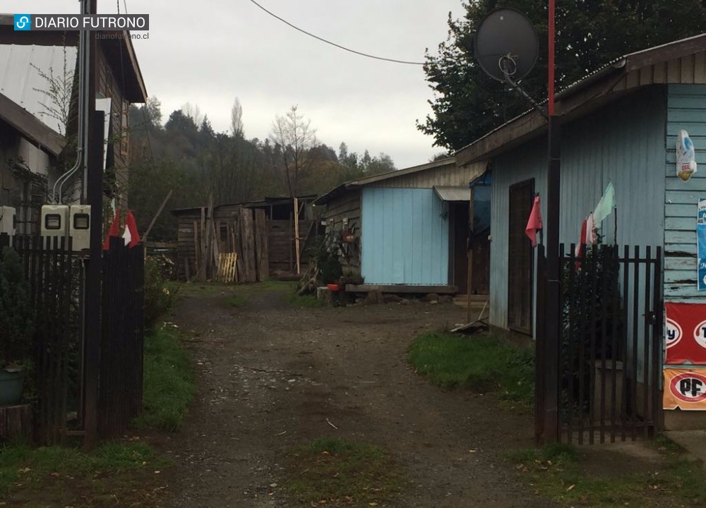 Vecinos evitaron que vivienda de un adulto mayor fuera consumida por las llamas en Llifén