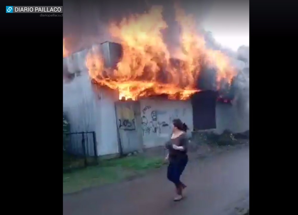 Fuego destruyó local abandonado en Paillaco