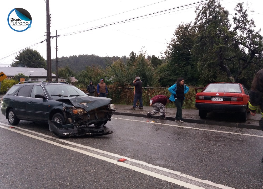 Dos lesionados dejó accidente en pleno Cruce de Llifén