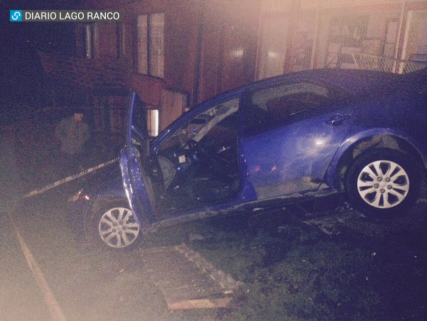 Chofer chocó oficina de Tur Bus y en un par de minutos se hizo humo 