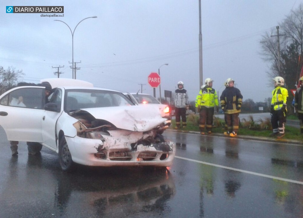 Camión y automóvil colisionaron en el ingreso a Paillaco