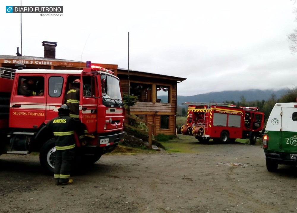 Fuerte humareda en conocido restaurant de Futrono alertó a Bomberos