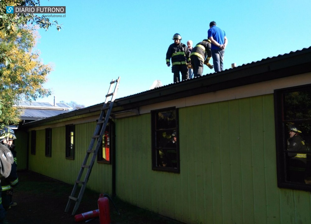 Recalentamiento de cañón en Escuela Fronteriza de Llifén alertó a Bomberos