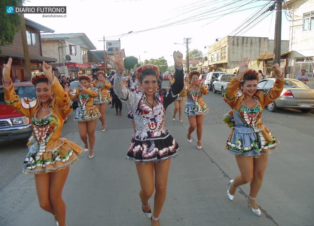Carnaval folclórico paralizó el tránsito en Futrono