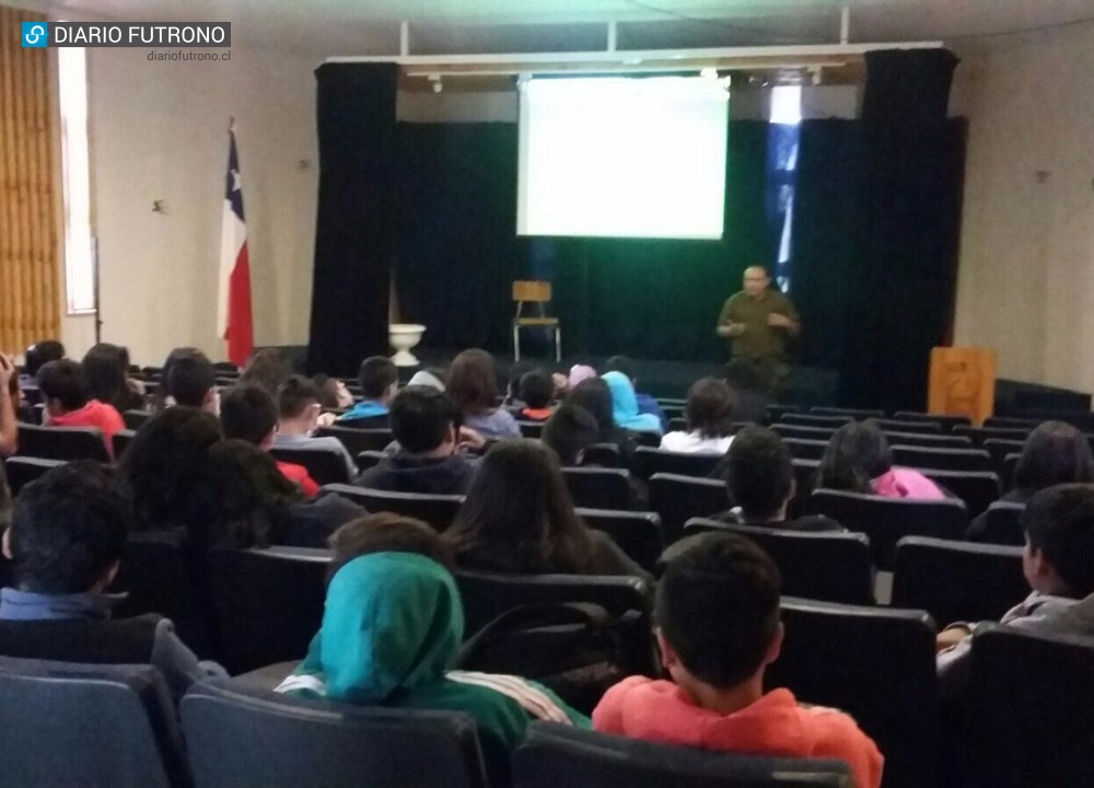 Futrono: Carabineros de Llifén realiza charlas preventivas en sector cordillerano