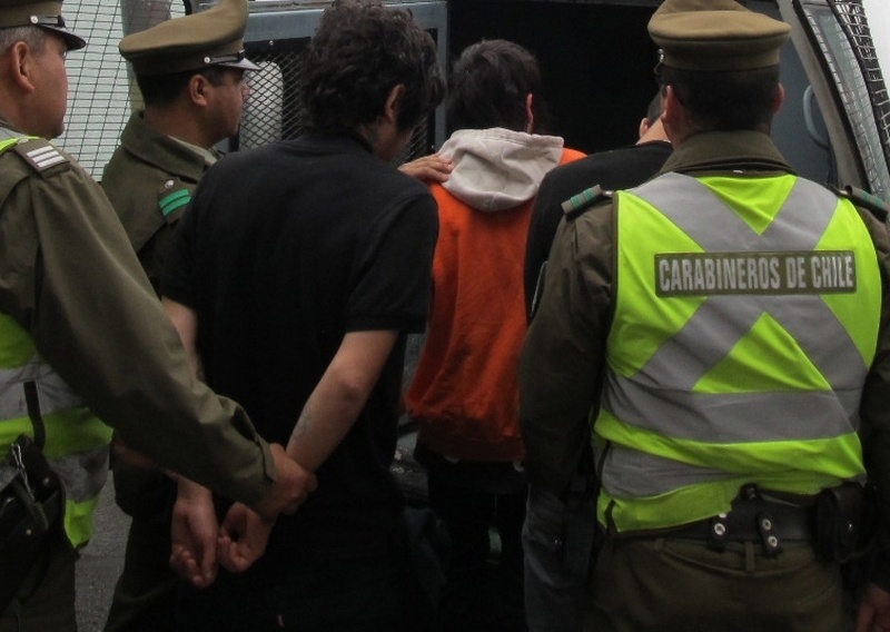 Capturan a dos adultos y un menor de edad por robo a casa en Valdivia