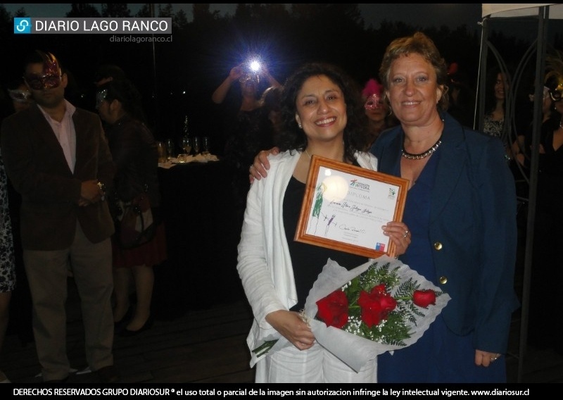 Fundación Integra Los Ríos reconoce a educadora Carmen Gloria Gallegos