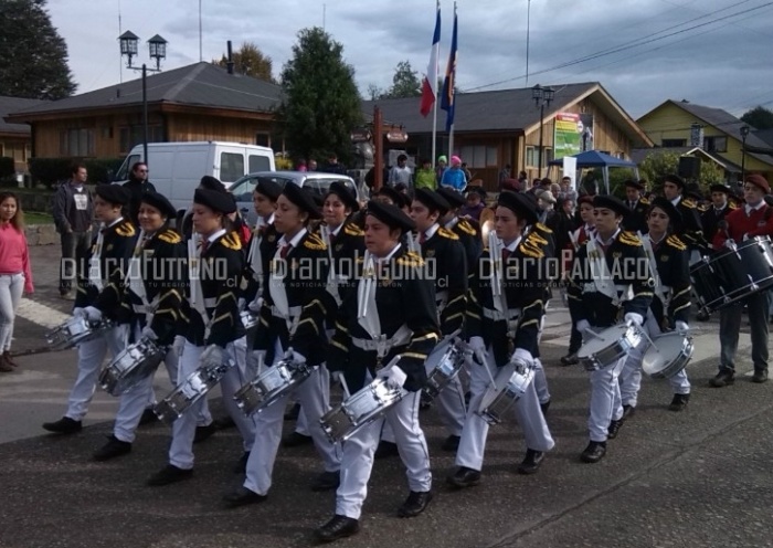 Con impecable desfile, escolares homenajearon a las Glorias Navales