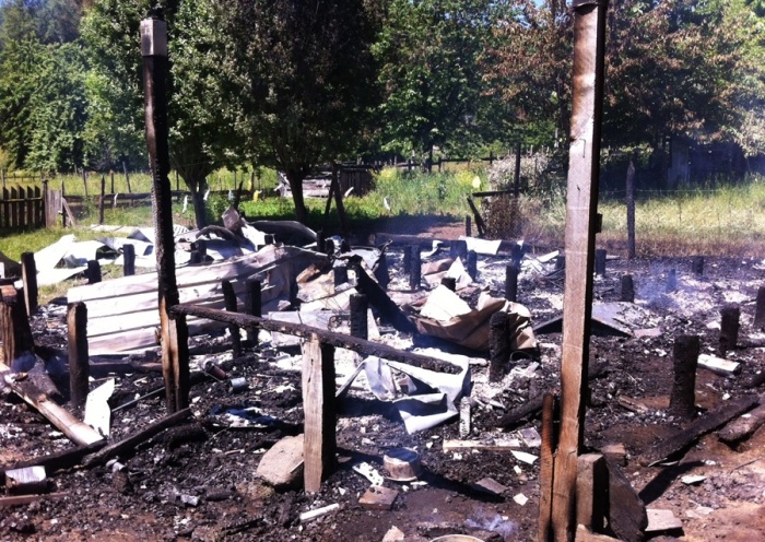 Un incendio declarado en Curriñe y una falsa alarma en Pumol movilizan a bomberos