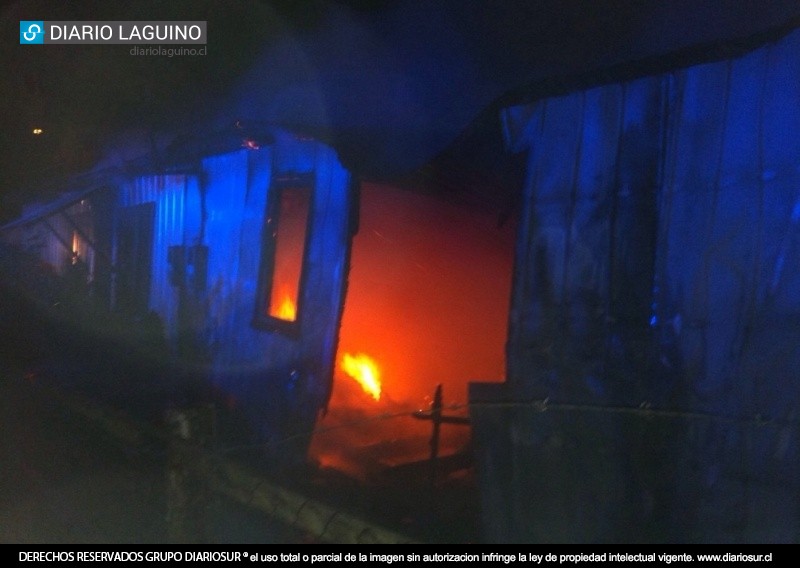 Incendio destruyó tres viviendas y dejó a nueve personas damnificadas en Los Lagos