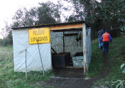 Gran operativo policial para aclarar el robo de peligroso material explosivo desde la cantera de Mariquina