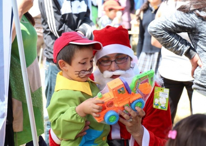 Cerca de mil niños de Futrono recibieron regalos esta navidad