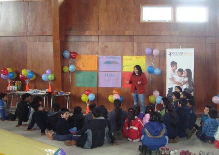 Codeni celebró sus 80 años junto a niños y niñas de Huapi