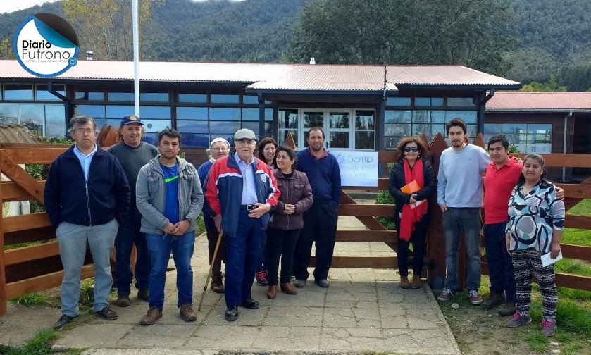 Vecinos de Pumol se quedaron esperando reunión por las torres