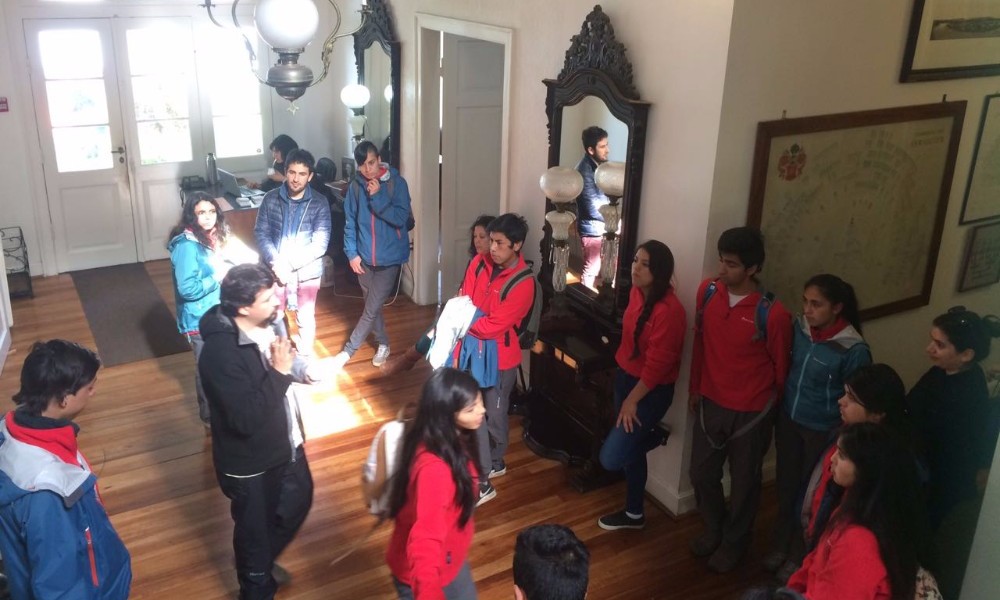 Alumnos de Turismo del liceo de Llifén se interiorizan en desarrollo sustentable y biodiversidad de su región