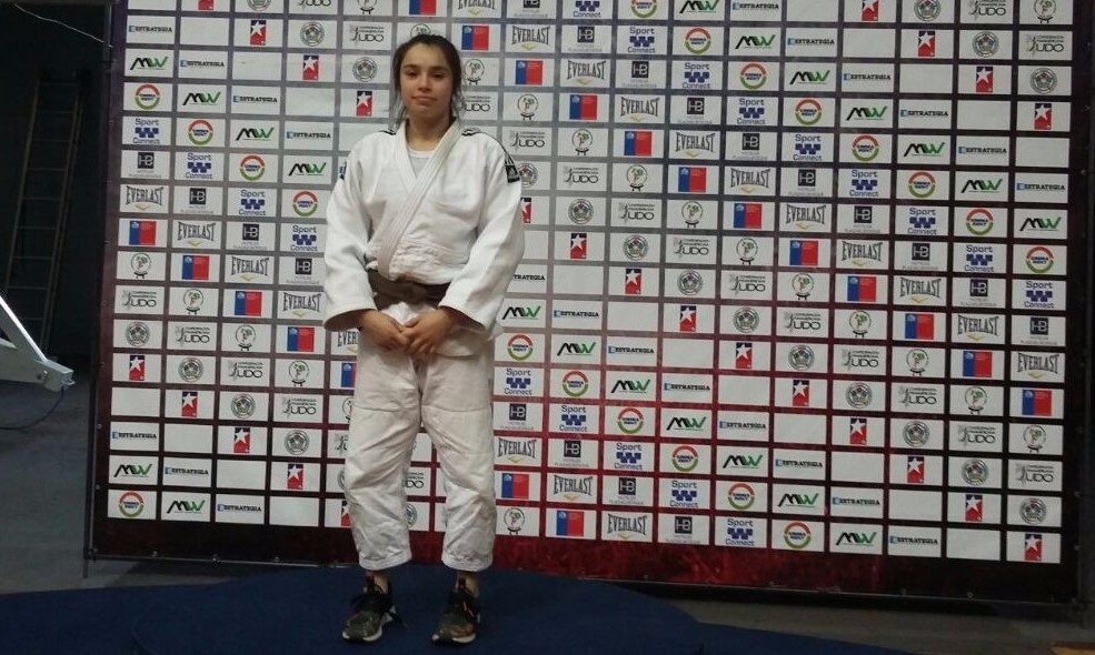 Alumna del Liceo Bicentenario de Valdivia es campeona nacional de Judo