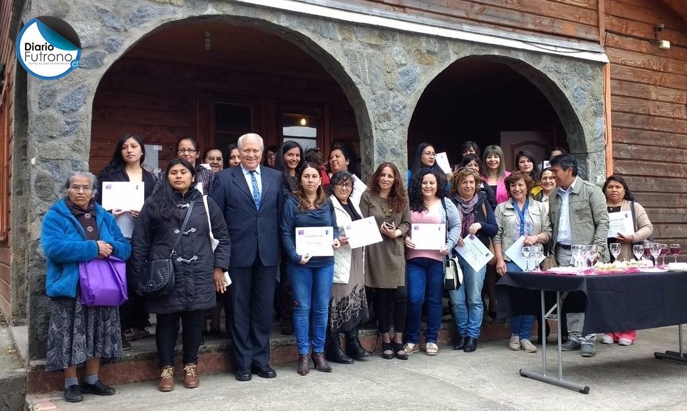 36 mujeres de Futrono fueron parte del Programa “Mujeres Jefas de Hogar” - Asociatividad y Emprendimiento