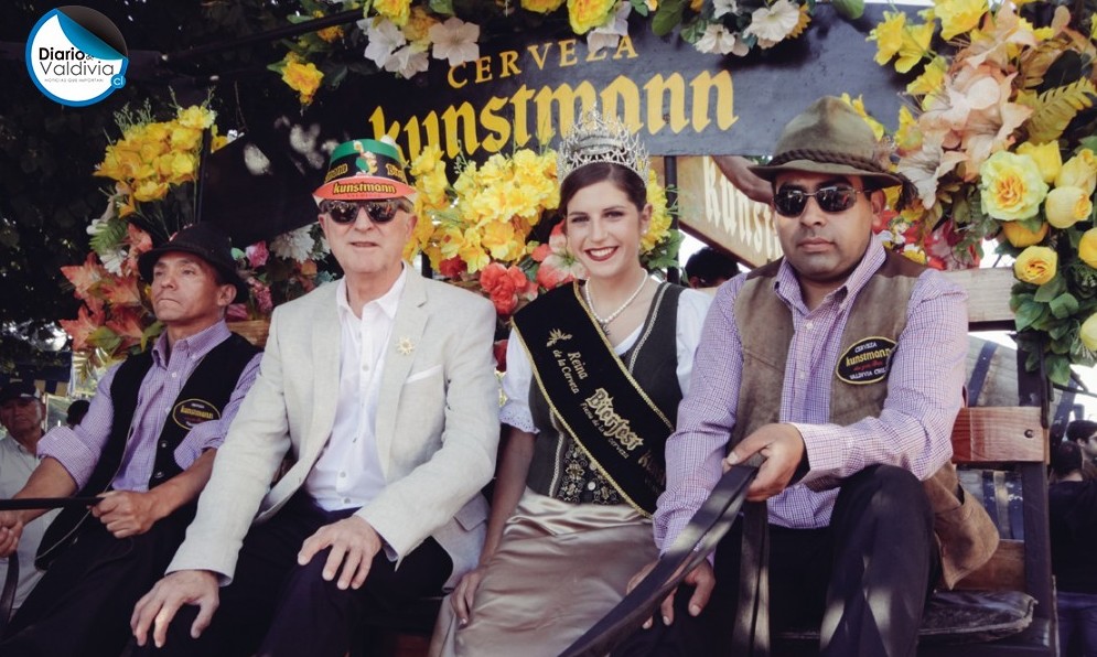 Con tradicional pinchado del barril inició Bierfest Kunstmann 2018