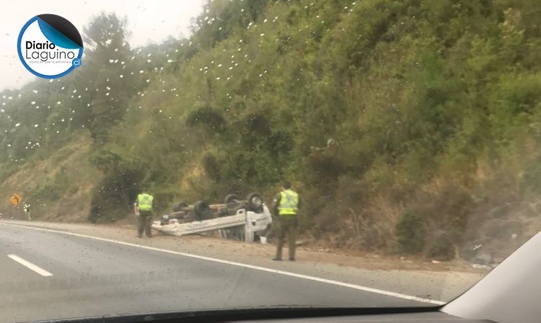 Derrame de aceite provocó accidente múltiple en Los Lagos