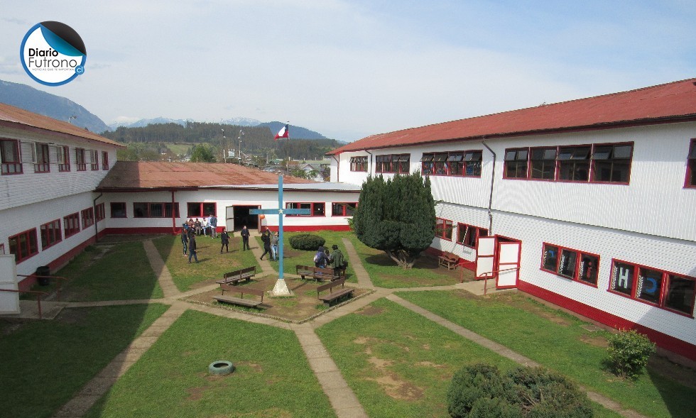 Liceo San Conrado de Futrono logró 100 % de Excelencia Académica