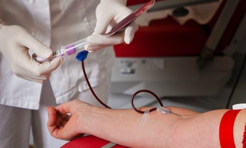 Querido llifenino requiere donantes de sangre en Santiago