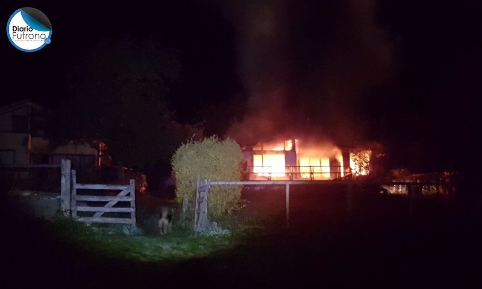 Incendio destruyó casa de veraneo en Huequecura